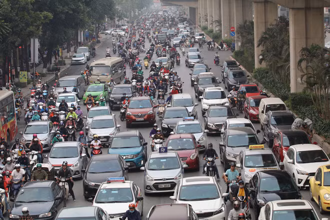 Hạn chế xe máy trên hai đường Lê Văn Lương, Nguyễn Trãi mới chỉ là đề xuất nghiên cứu