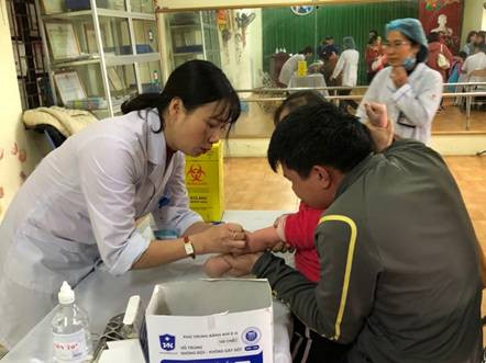 Nhiều trẻ nhỏ trên địa bàn huyện Thuận Thành sau khi xét nghiệm đã có kết quả dương tính với sán lợn. Ảnh: Đăng Chung