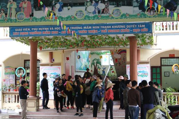 Sáng 18/3 hàng trăm phụ huynh đưa con đến Trường Mầm non Thanh Khương lấy máu xét nghiệm Sáng 18/3 hàng trăm phụ huynh đưa con đến Trường Mầm non Thanh Khương lấy máu xét nghiệm