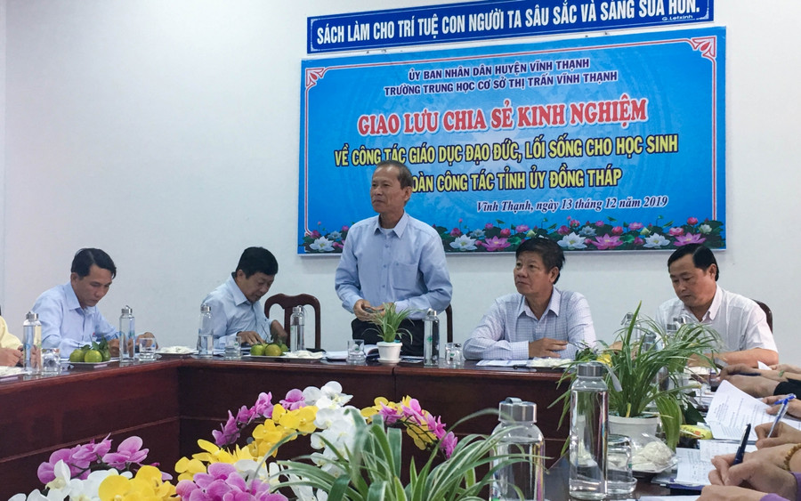 Trường THCS thị trấn Vĩnh Thạnh (huyện Vĩnh Thạnh) chia sẻ kinh nghiệm với Đoàn công tác Tỉnh ủy Đồng Tháp.