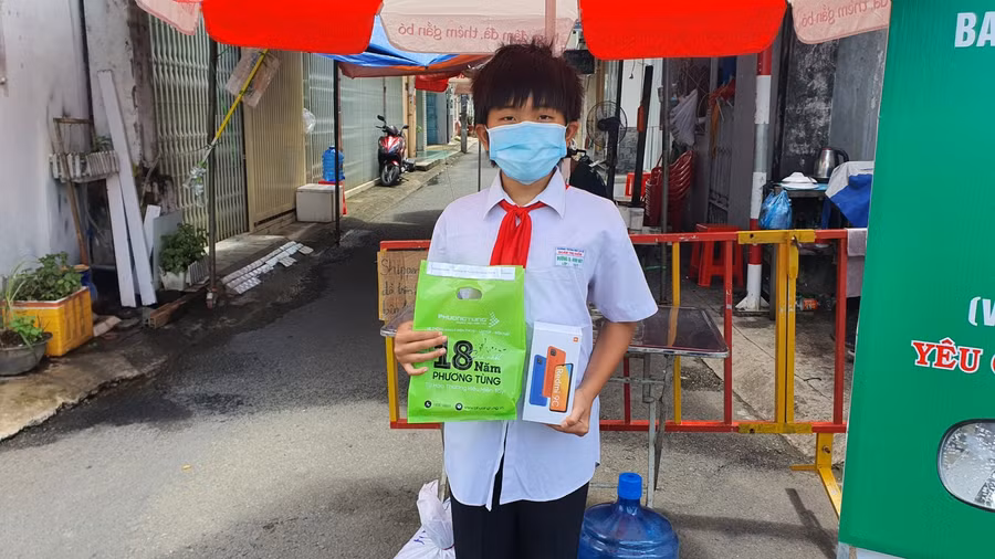 Dịp Tết Trung thu, trường THCS Đoàn Thị Điểm kêu gọi hỗ trợ học sinh khó khăn không có thiết bị học trực tuyến.