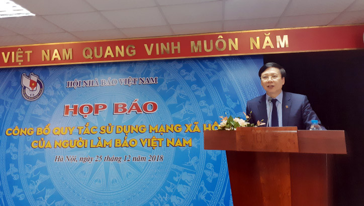 Ông Hồ Quang Lợi phát biểu tại cuộc họp báo
