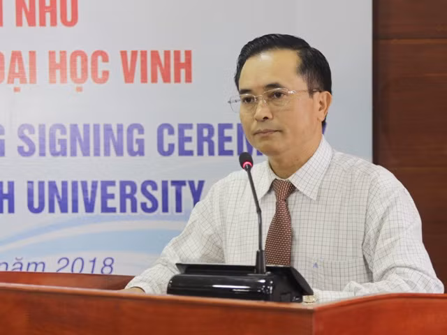 Ông Lê Ngọc Hoa – Phó Chủ tịch UBND tỉnh Nghệ An thay mặt lãnh đạo tỉnh cam kết sẽ tạo điều kiện cho 2 trường hợp tác đào tạo nghề cho sinh viên
