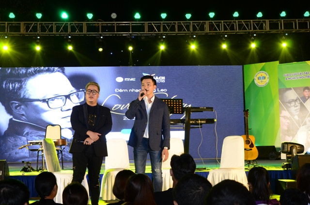 Một tiết mục biểu diễn, giao lưu với MC đa tài Tùng Leo trong đêm khai mạc Hội sách Hải Châu 2018.