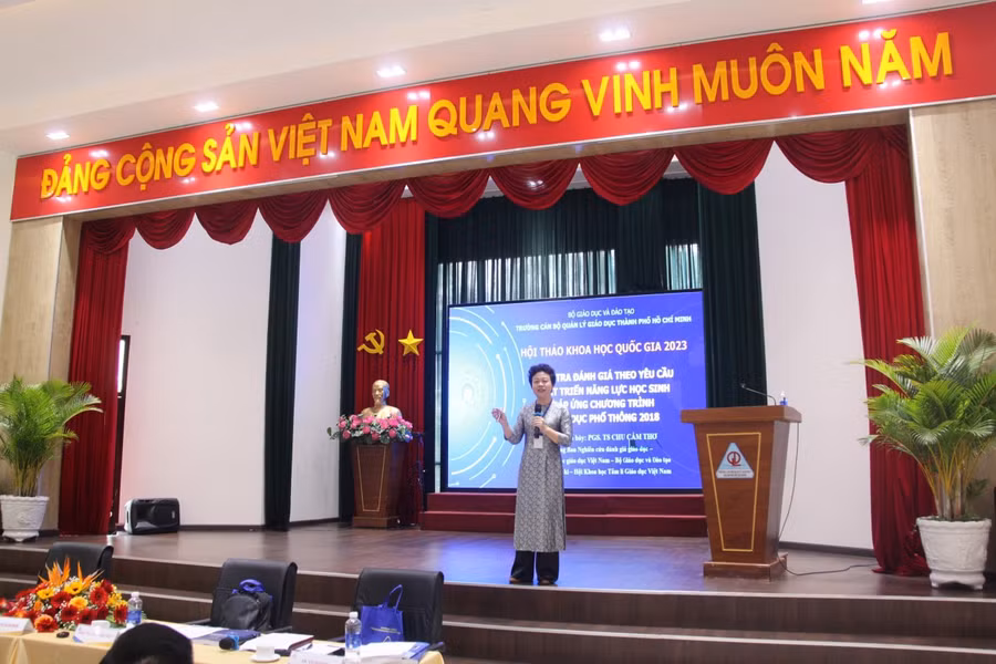 PGS.TS Chu Cẩm Thơ - Trưởng ban Nghiên cứu đánh giá giáo dục, Viện Khoa học Giáo dục Việt Nam nêu lên thực trạng về chuyển đổi số trong Giáo dục.