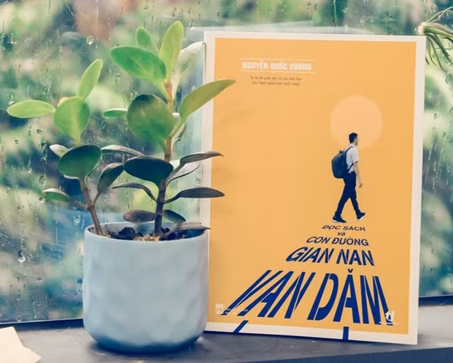 Cuốn "Đọc sách và con đường gian nan vạn dặm" của tác giả Nguyễn Quốc Vương. 