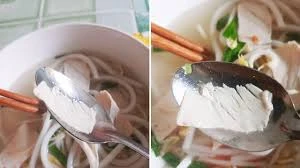 Đăng đàn "khoe" bát bánh canh có miếng thịt mỏng như tờ giấy, cô gái khiến dân tình sốt ruột: Thở nhẹ thôi, bay mất bây giờ!