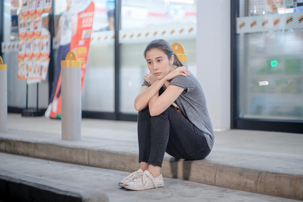 Nhìn ảnh cưới của mình bị vứt chỏng chơ trên xe đổ rác, tôi chạy thục vào nhà hỏi tội chồng nhưng bộ dạng điêu tàn của anh làm tôi thất vọng hơn - Ảnh 2. Nhìn ảnh cưới của mình bị vứt chỏng chơ trên xe đổ rác, tôi chạy thục vào nhà hỏi tội chồng nhưng bộ dạng điêu tàn của anh làm tôi thất vọng hơn - Ảnh 2.