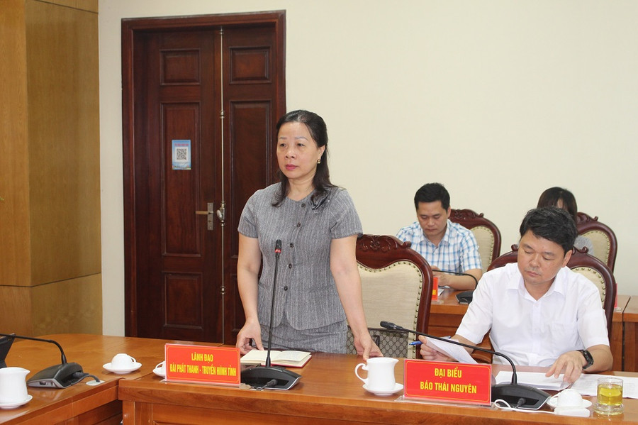 Lãnh đạo Đài Phát thanh - Truyền hình tỉnh tham gia ý kiến tại họp báo. Lãnh đạo Đài Phát thanh - Truyền hình tỉnh tham gia ý kiến tại họp báo.