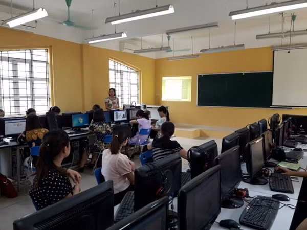 Ứng dụng công nghệ thông tin trong bồi dưỡng, tập huấn qua mạng Internet cho giáo viên