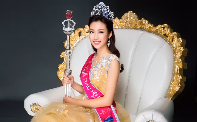 Việc Đỗ Mỹ Linh thi Miss Worl 2017 đánh dấu sự trở lại một đấu trường nhan sắc quốc tế lớn của đương kim Hoa hậu Việt Nam sau 11 năm vắng bóng.