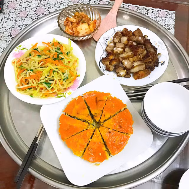 Mâm cơm vợ nấu cho 5 người chưa tới 100k vẫn đề huề khiến chồng khen nức nở - Ảnh 2.