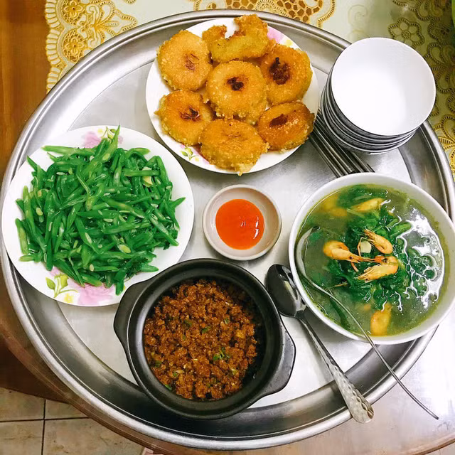 Mâm cơm vợ nấu cho 5 người chưa tới 100k vẫn đề huề khiến chồng khen nức nở - Ảnh 4.