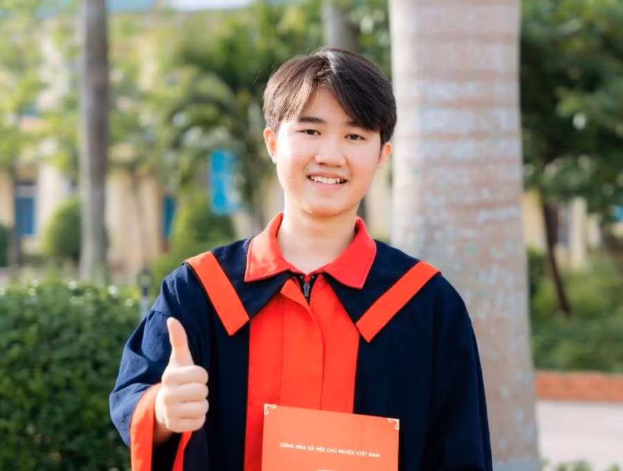 Em Nguyễn Hoàng Long (lớp 9/1, Trường THCS Cẩm Trung, Cẩm Xuyên, Hà Tĩnh).