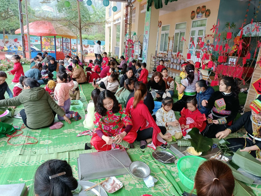 Hoạt động trải nghiệm gói bánh chưng nhân dịp tết cổ truyền tại trường mầm non xã Vũ Sơn Hoạt động trải nghiệm gói bánh chưng nhân dịp tết cổ truyền tại trường mầm non xã Vũ Sơn