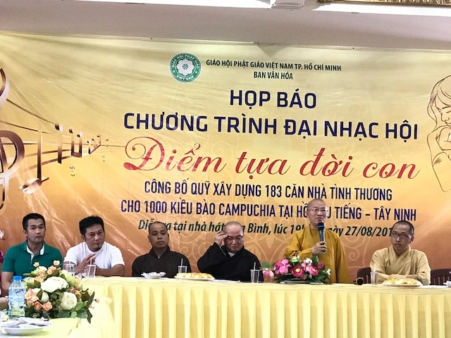  Họp báo công bố chương trình Đại nhạc hội “điểm tựa đời con” 