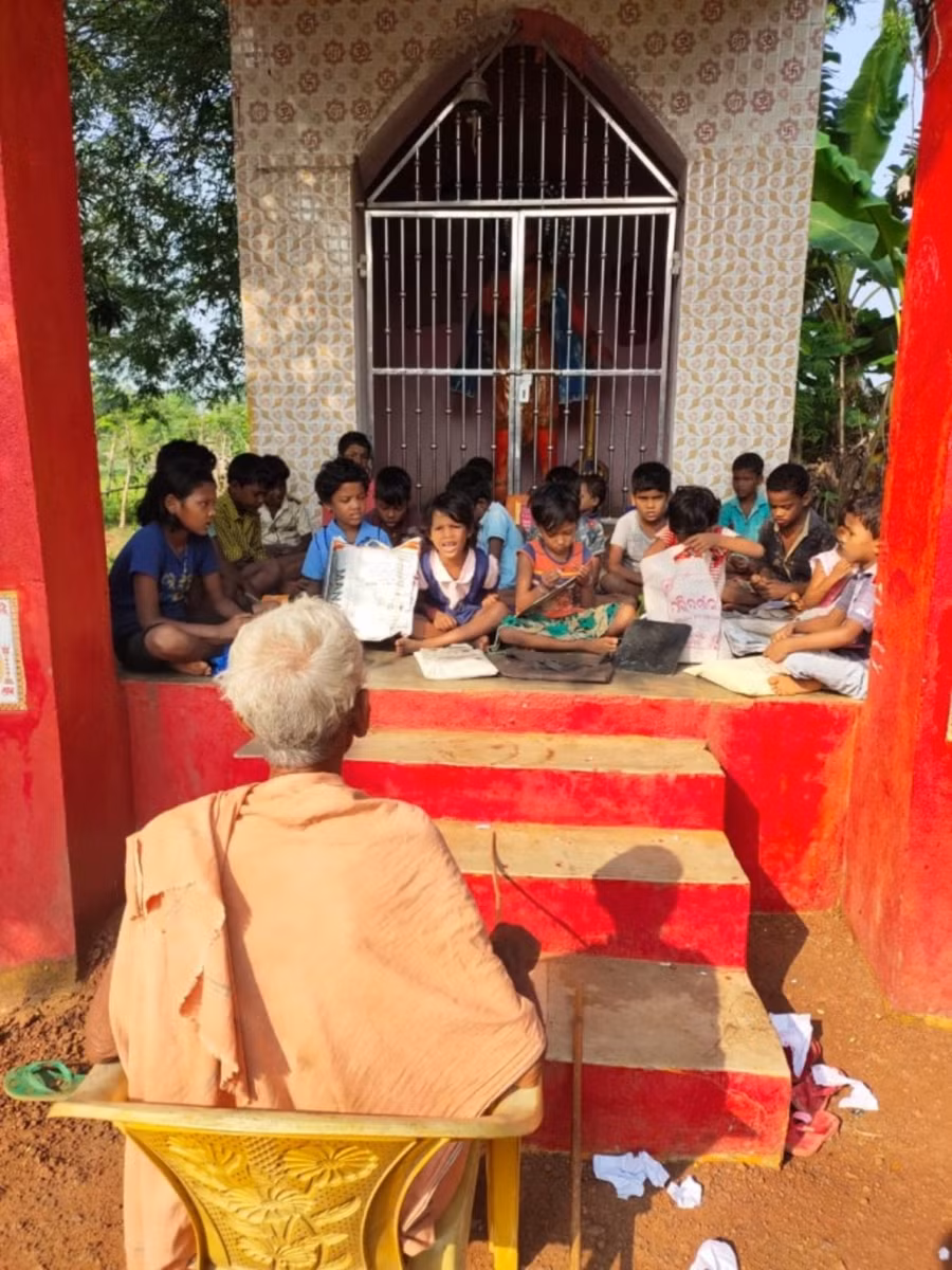 70 năm dạy học miễn phí của ông giáo trăm tuổi ảnh 1