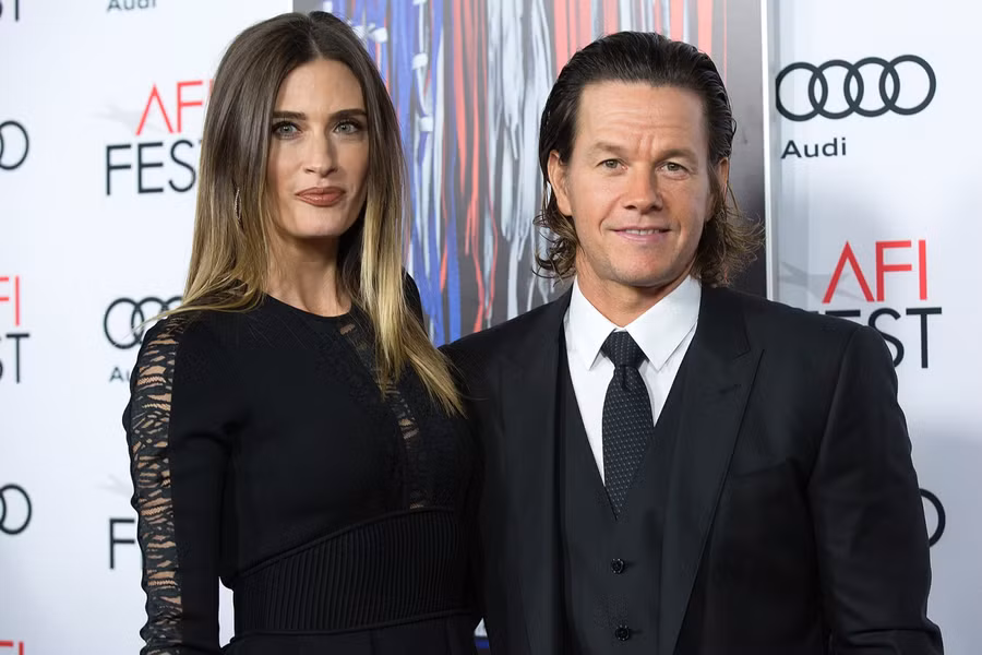 Mark Wahlberg hạnh phúc bên vợ, cựu người mẫu Rhea Durham.