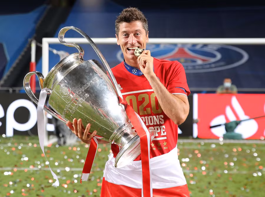 Lewandowski giành danh hiệu Champions League đầu tiên trong sự nghiệp.