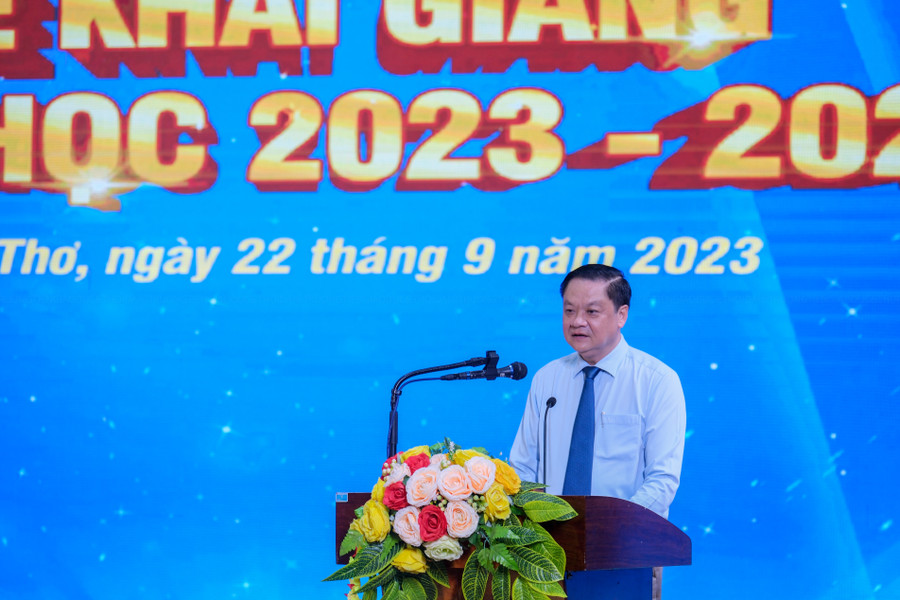 Ông Dương Tấn Hiển, Phó Chủ tịch UBND TP Cần Thơ biểu dương và chúc mừng thành tích của Trường Đại học Nam Cần Thơ. Ông Dương Tấn Hiển, Phó Chủ tịch UBND TP Cần Thơ biểu dương và chúc mừng thành tích của Trường Đại học Nam Cần Thơ.