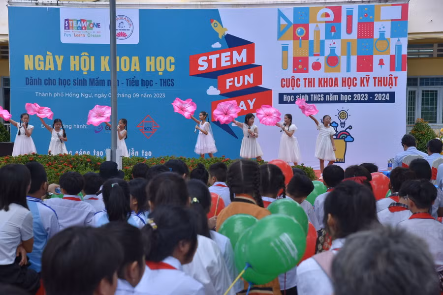 Quang cảnh ngày hội.