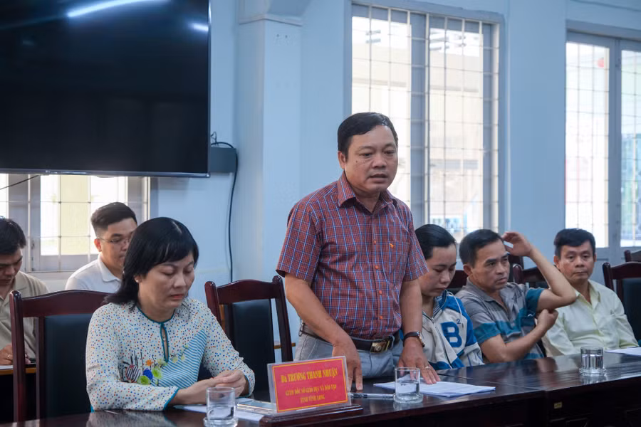 Đại diện lãnh đạo Ngành GD tỉnh và huyện Vũng Liêm chia sẻ tại buổi làm việc.