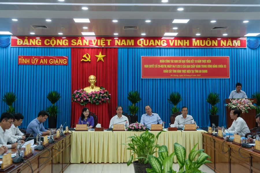 Quang cảnh buổi làm việc.