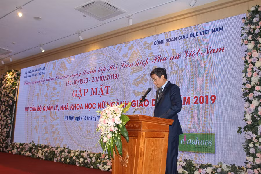 Evashoes đồng hành tôn vinh các đại biểu nữ cán bộ quản lý, nhà khoa học nữ ngành Giáo Dục ảnh 2 Evashoes đồng hành tôn vinh các đại biểu nữ cán bộ quản lý, nhà khoa học nữ ngành Giáo Dục ảnh 2