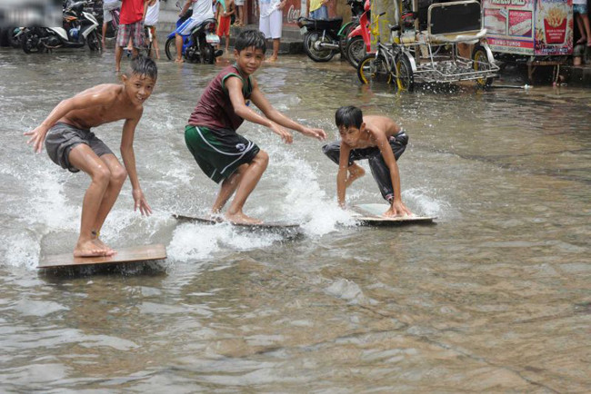 Sau cơn mưa, đường phố còn lại gì? hình ảnh 6 sau con mua, duong pho con lai gi? hinh anh 6