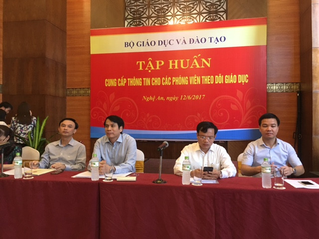 Thứ trưởng Bộ GD&ĐT Phạm Mạnh Hùng dự và trao đổi thông tin với báo chí tại Hội nghị