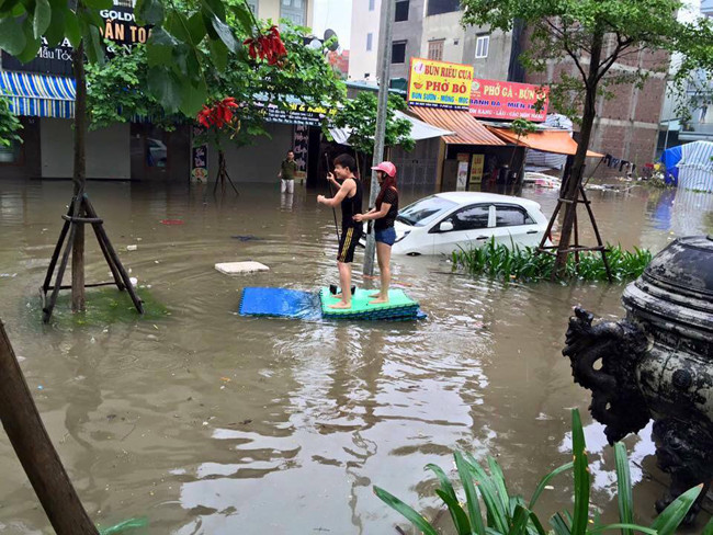 Sau cơn mưa, đường phố còn lại gì? hình ảnh 3 sau con mua, duong pho con lai gi? hinh anh 3