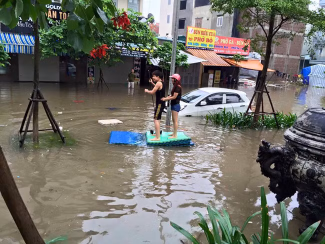 Sau cơn mưa, đường phố còn lại gì? hình ảnh 3 sau con mua, duong pho con lai gi? hinh anh 3