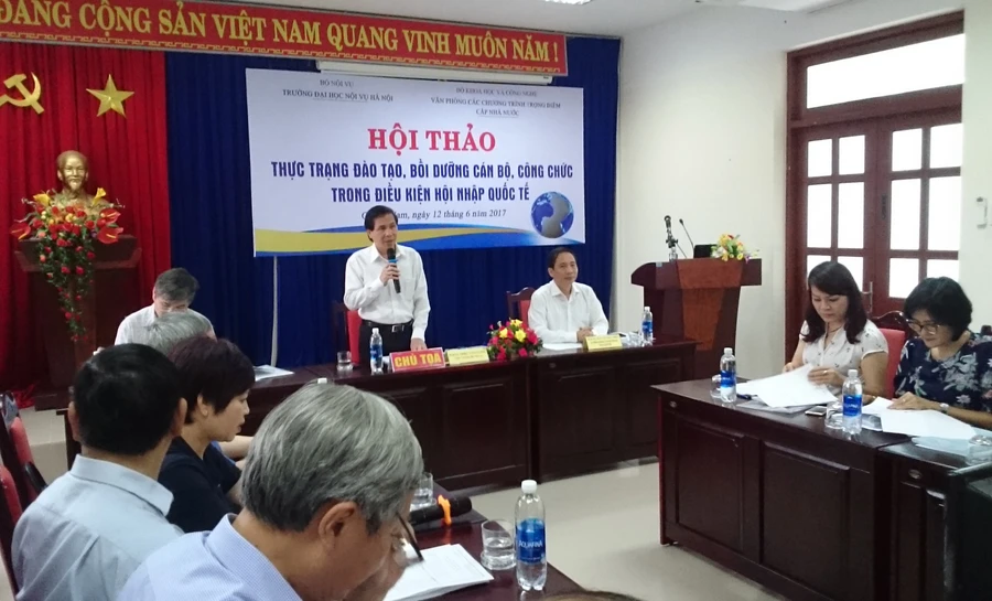 Thứ trưởng Bộ Nội vụ Triệu Văn Cường phát biểu chủ trì Hội thảo 