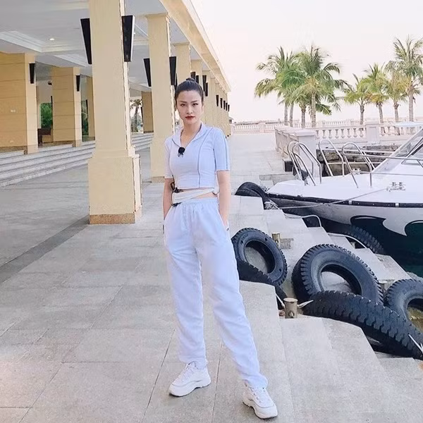 Sao Việt gợi ý “1001” cách mix đồ rực rỡ ngày hè ảnh 2 rf