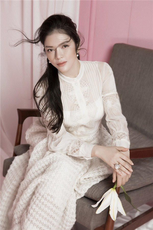 4 kiểu trang phục người đẹp Việt thường xuyên diện để giấu nhẹm bắp tay thô ảnh 19 chang xa la gi, den cac nguoi dep viet cung nho may thu nay de giau nhem bap tay tho - 20