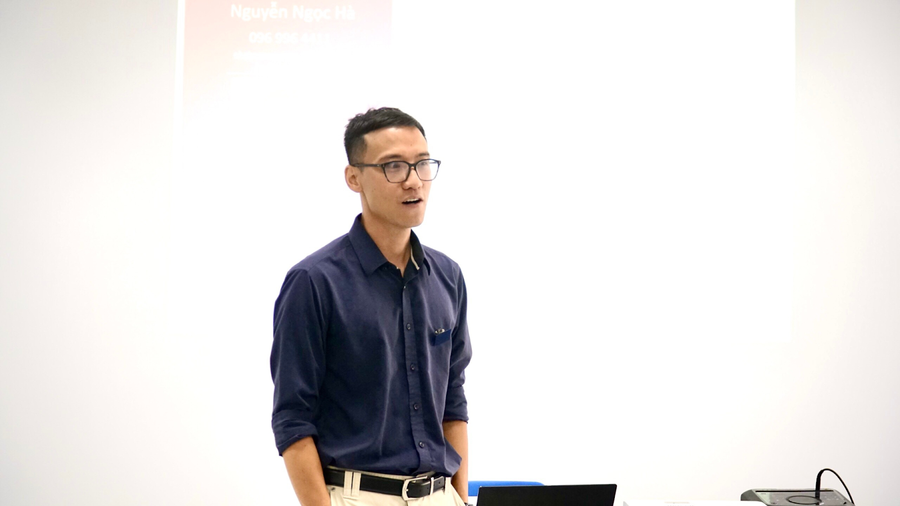 Diễn giả Nguyễn Ngọc Hà chia sẻ tại buổi tập huấn. Diễn giả Nguyễn Ngọc Hà chia sẻ tại buổi tập huấn.