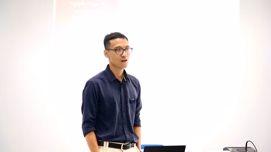 Diễn giả Nguyễn Ngọc Hà chia sẻ tại buổi tập huấn.