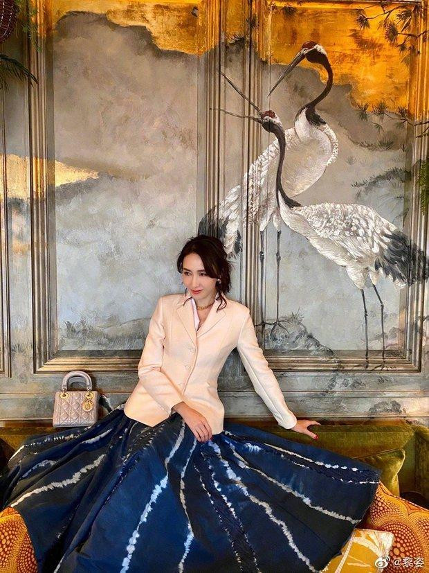 Lê Tư ở tuổi 51 vẫn phong độ và xinh đẹp ít ai bì kịp.