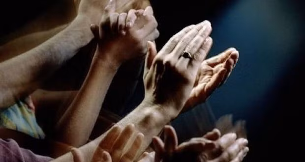 Trường học cấm sinh viên vỗ tay