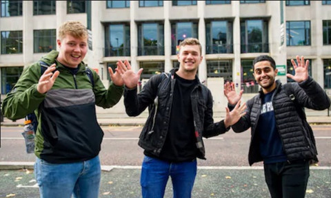 Trường học cấm sinh viên vỗ tay - ảnh 1