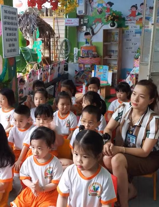 Hành lang trở thành nơi tổ chức các hoạt động học tập, vui chơi cho trẻ