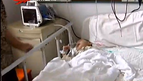 Bé trai 2 tuổi đột nhiên "ốm nghén" và mang thai khó hiểu