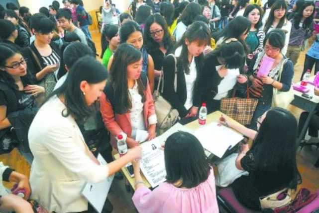 Bố đốt giấy nhập học của con gái và sự thật rơi nước mắt sau 20 năm