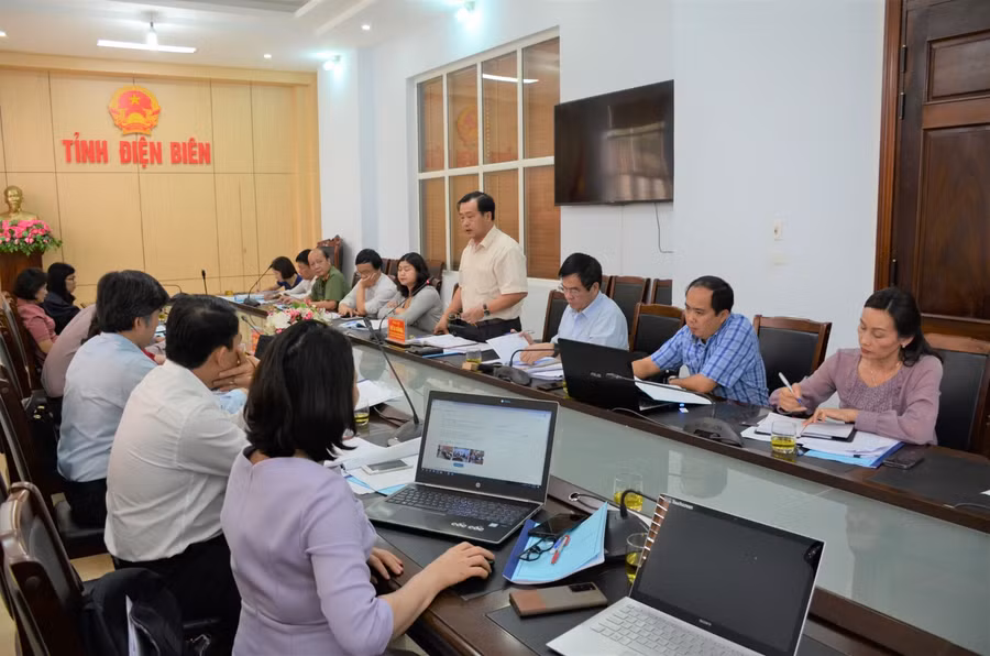 Đồng chí Vừ A Bằng, Phó chủ tịch UBND tỉnh Điện Biên phát biểu tại buổi làm việc.