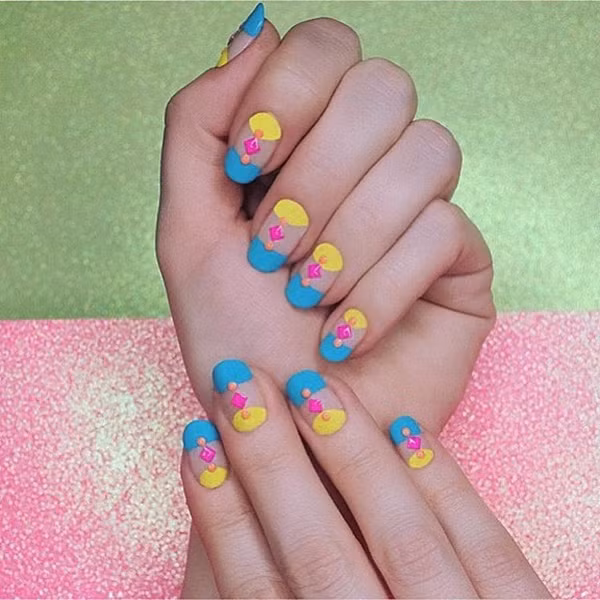 Mẫu móng phù hợp với những cô nàng tiểu thư. Mẫu móng phù hợp với những cô nàng tiểu thư.