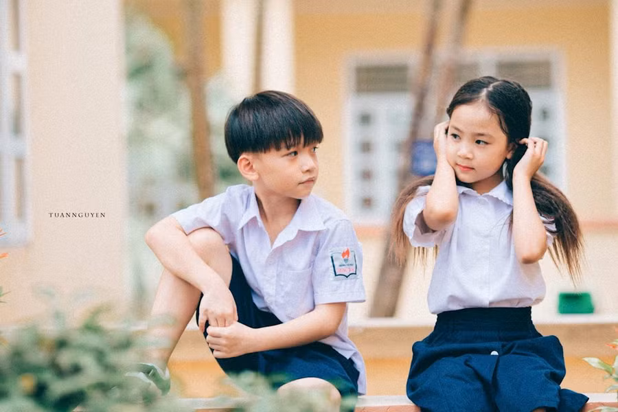 Cả bầu trời tuổi thơ ùa về qua bộ ảnh cực đẹp của cô cậu học trò tiểu học ảnh 3