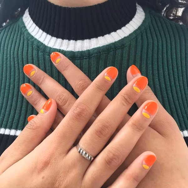 Hai sắc vàng và cam hợp với những nàng có nước da ngăm. Hai sắc vàng và cam hợp với những nàng có nước da ngăm.