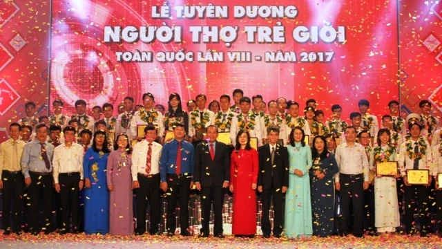 Tuyên dương Người thợ trẻ giỏi năm 2017.
Ảnh:baochinhphu.vn