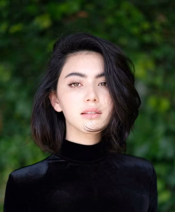 Sao nữ đóng MV mới của Sơn Tùng chuộng style hiện đại, cá tính