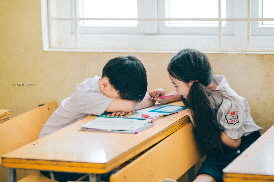 Cả bầu trời tuổi thơ ùa về qua bộ ảnh cực đẹp của cô cậu học trò tiểu học ảnh 7 Cả bầu trời tuổi thơ ùa về qua bộ ảnh cực đẹp của cô cậu học trò tiểu học ảnh 7